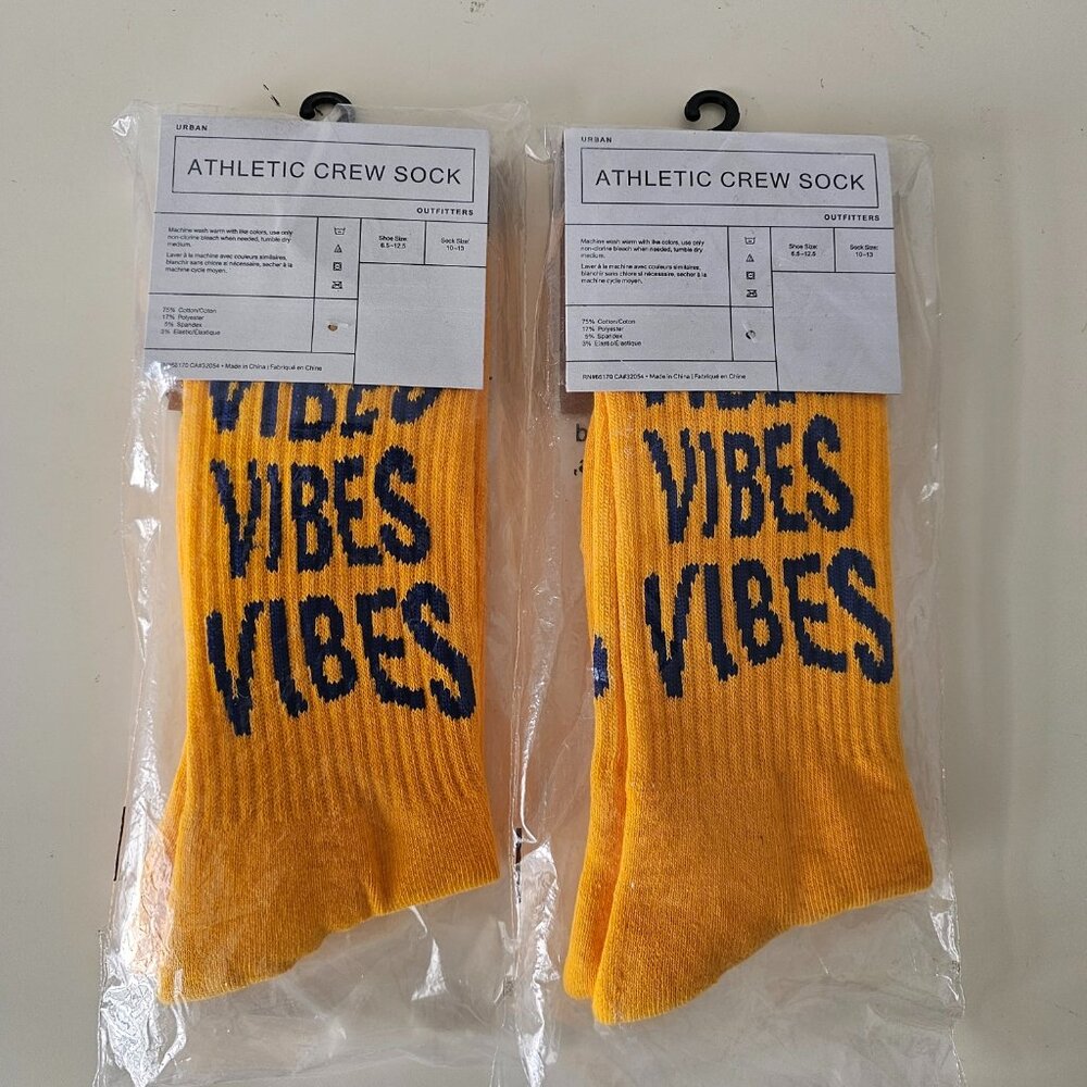 2 x URBAN OUTFITTERS Yellow Cotton Blend Athletic Crew Socks 10-13
